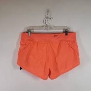 Lululemon Hotty Hot Low-Rise Lined Short 2.5" Size 8, Orange